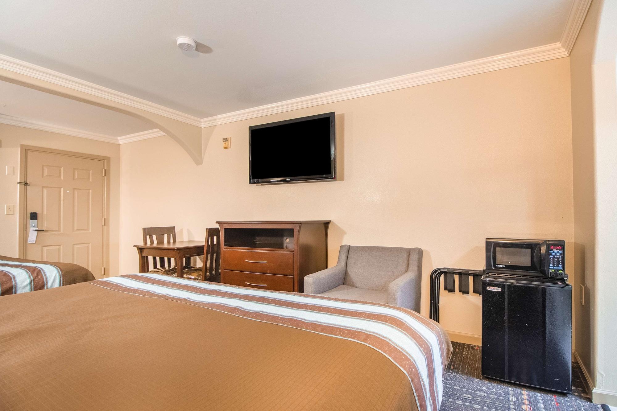 Americas Best Value Inn Houston Heights At I-45 Buitenkant foto