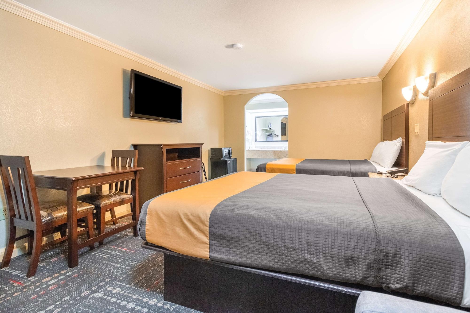 Americas Best Value Inn Houston Heights At I-45 Buitenkant foto