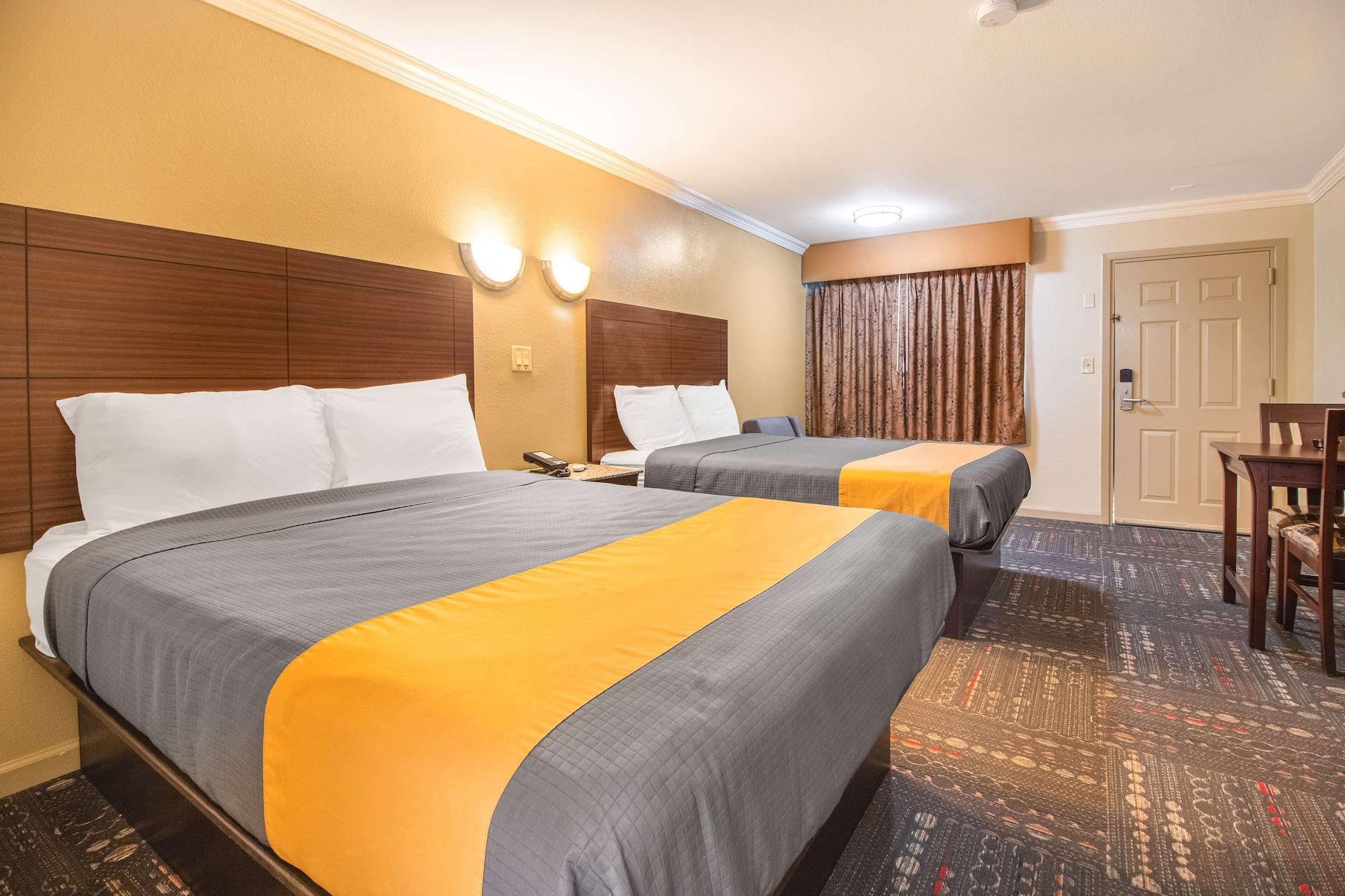 Americas Best Value Inn Houston Heights At I-45 Buitenkant foto