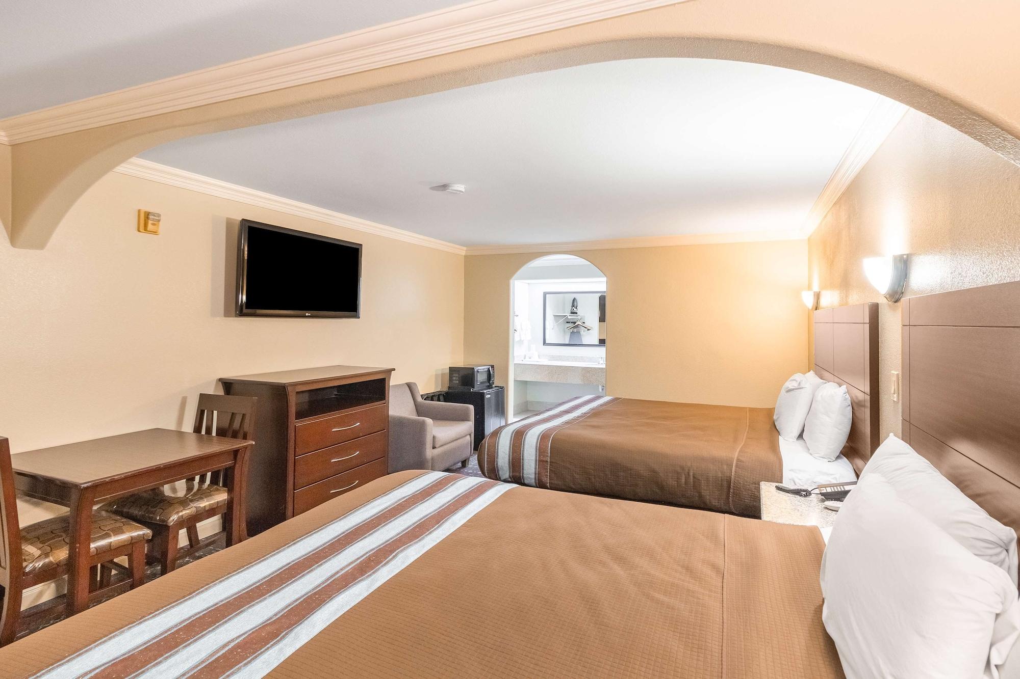 Americas Best Value Inn Houston Heights At I-45 Buitenkant foto
