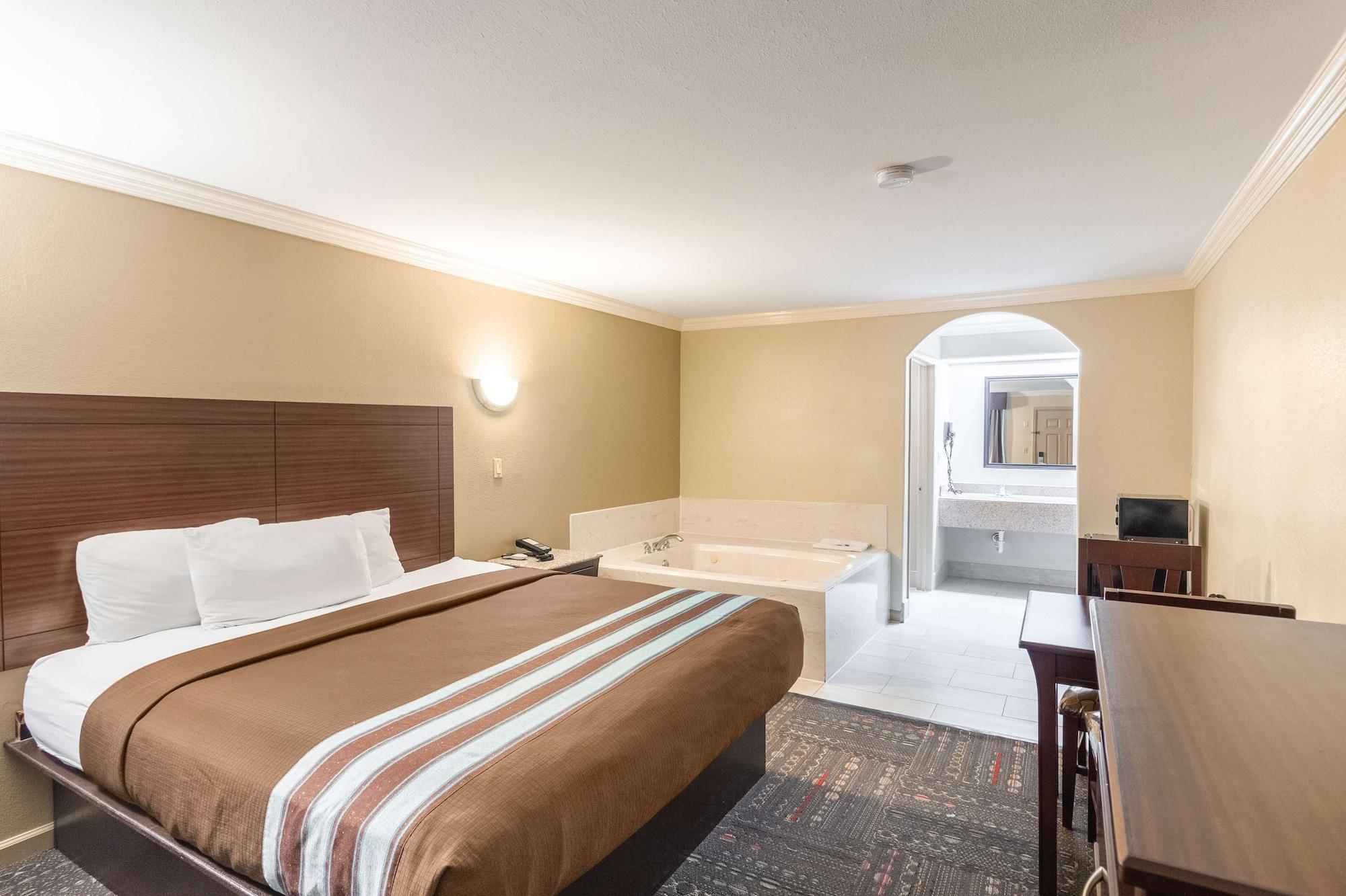 Americas Best Value Inn Houston Heights At I-45 Buitenkant foto