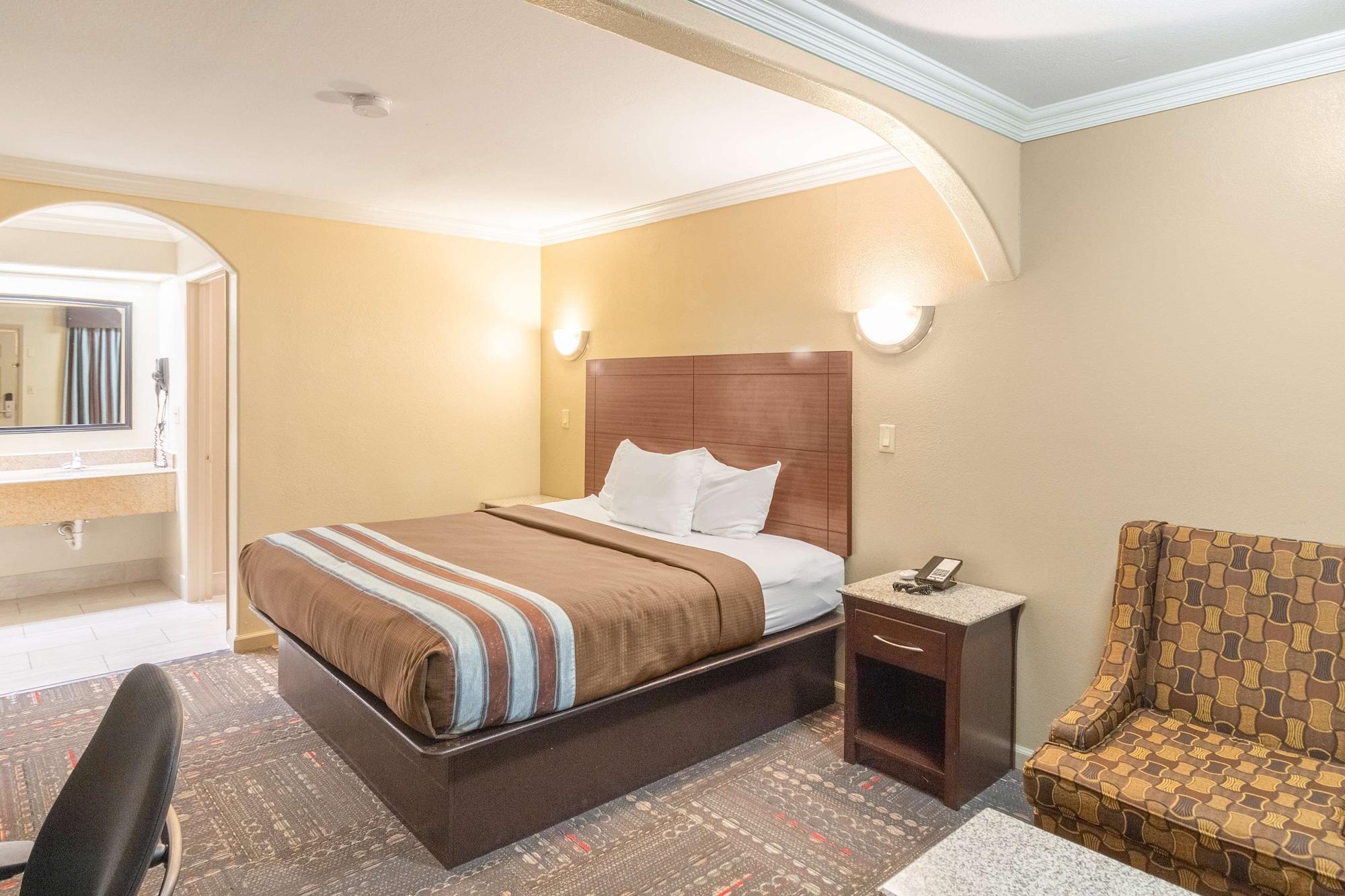 Americas Best Value Inn Houston Heights At I-45 Buitenkant foto