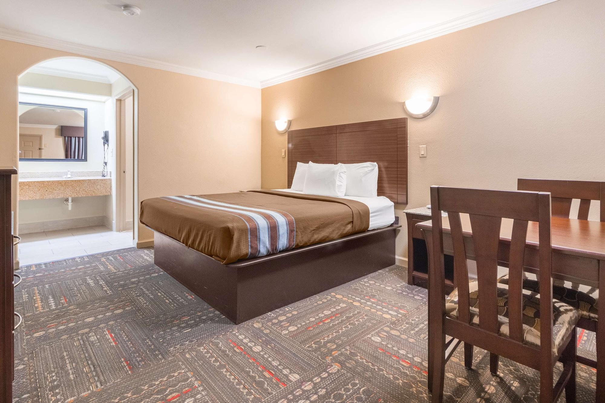 Americas Best Value Inn Houston Heights At I-45 Buitenkant foto
