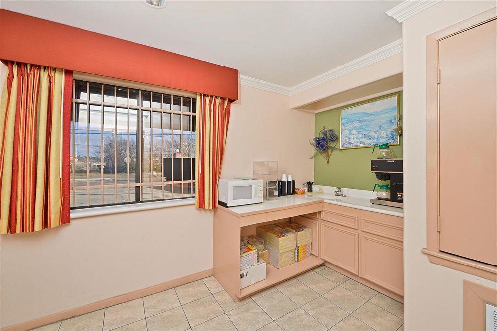 Americas Best Value Inn Houston Heights At I-45 Buitenkant foto