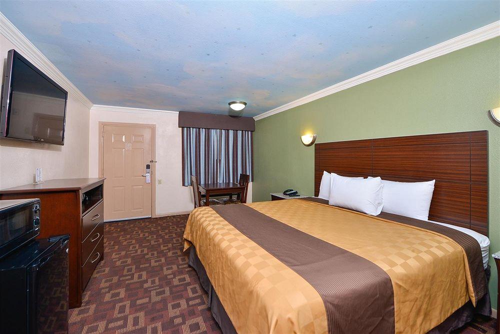 Americas Best Value Inn Houston Heights At I-45 Buitenkant foto