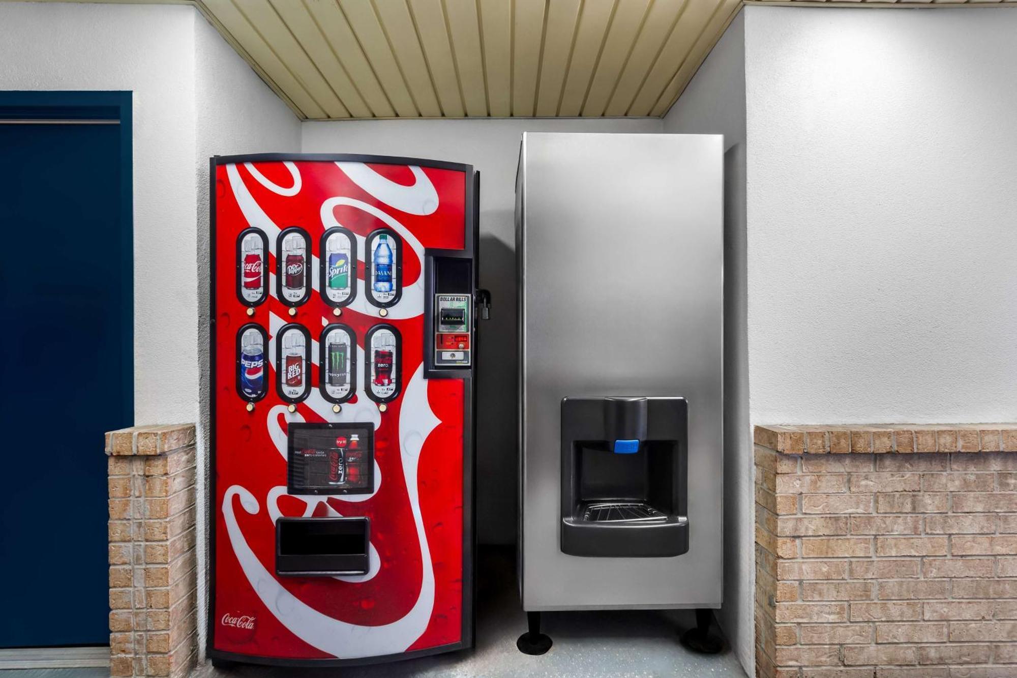 Americas Best Value Inn Houston Heights At I-45 Buitenkant foto