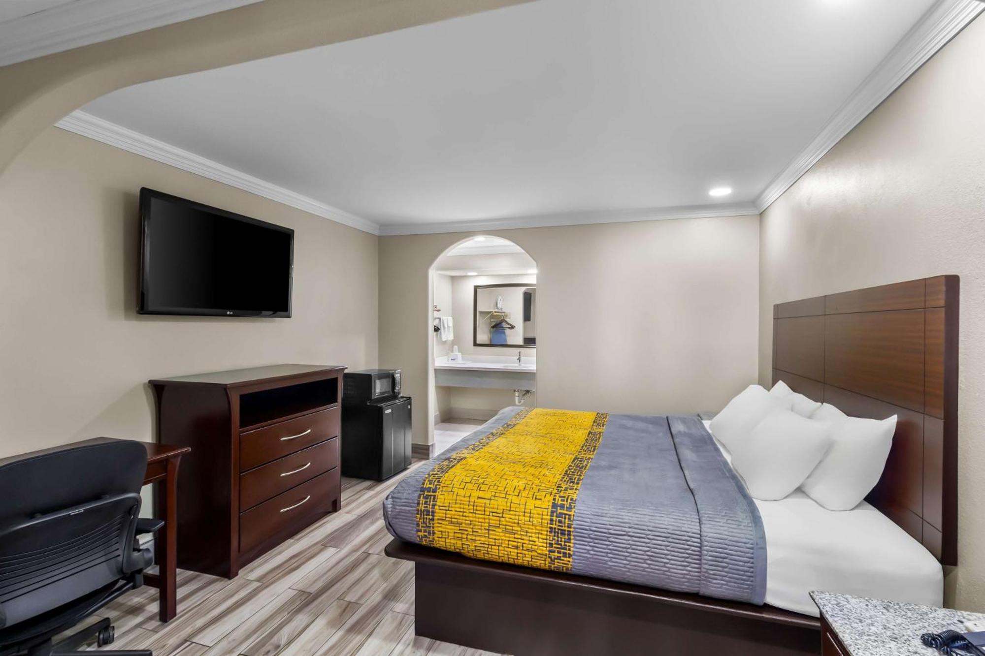 Americas Best Value Inn Houston Heights At I-45 Buitenkant foto