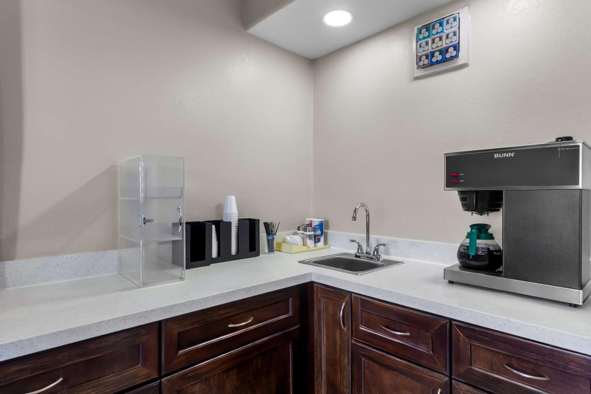 Americas Best Value Inn Houston Heights At I-45 Buitenkant foto