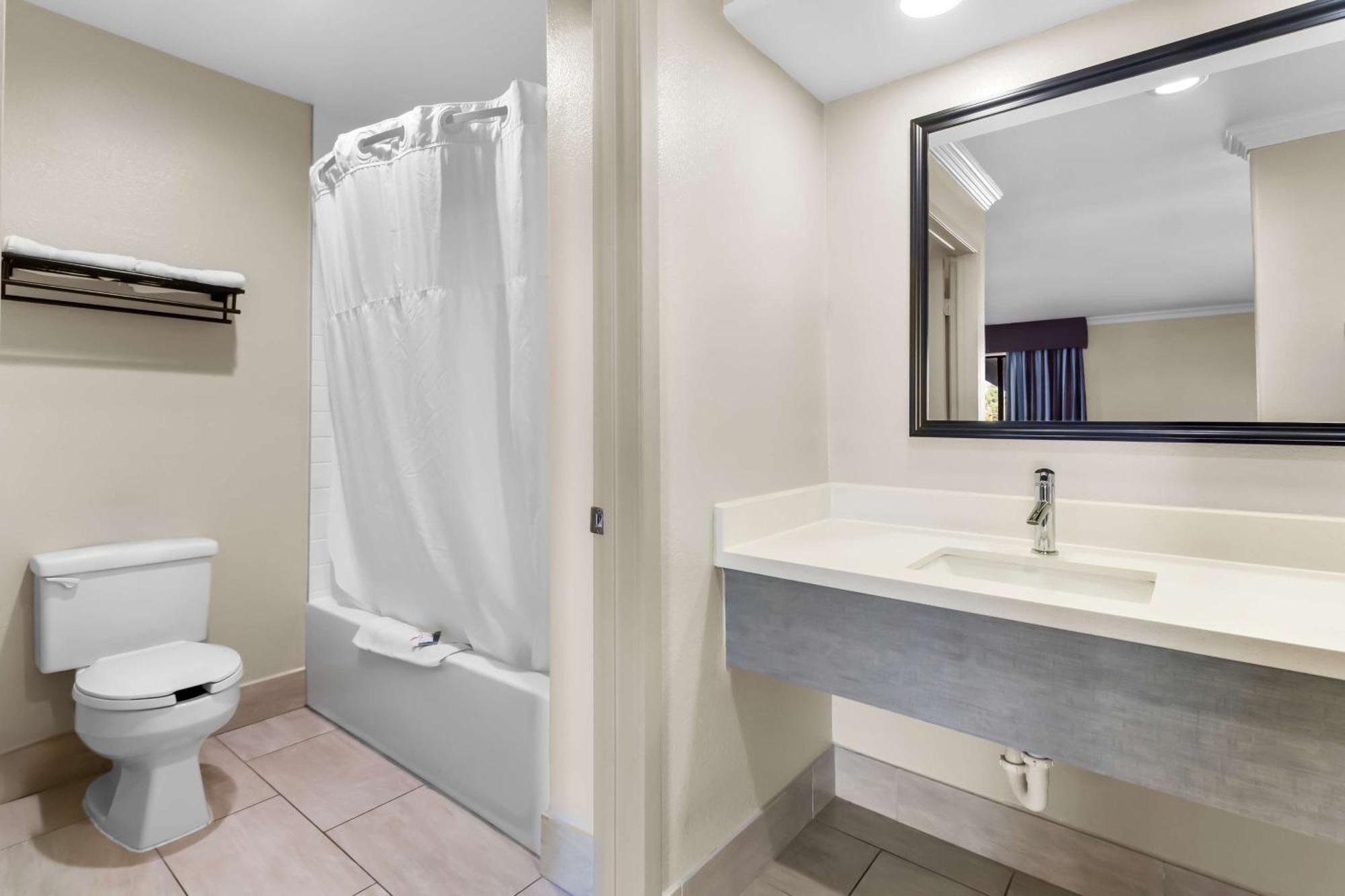 Americas Best Value Inn Houston Heights At I-45 Buitenkant foto