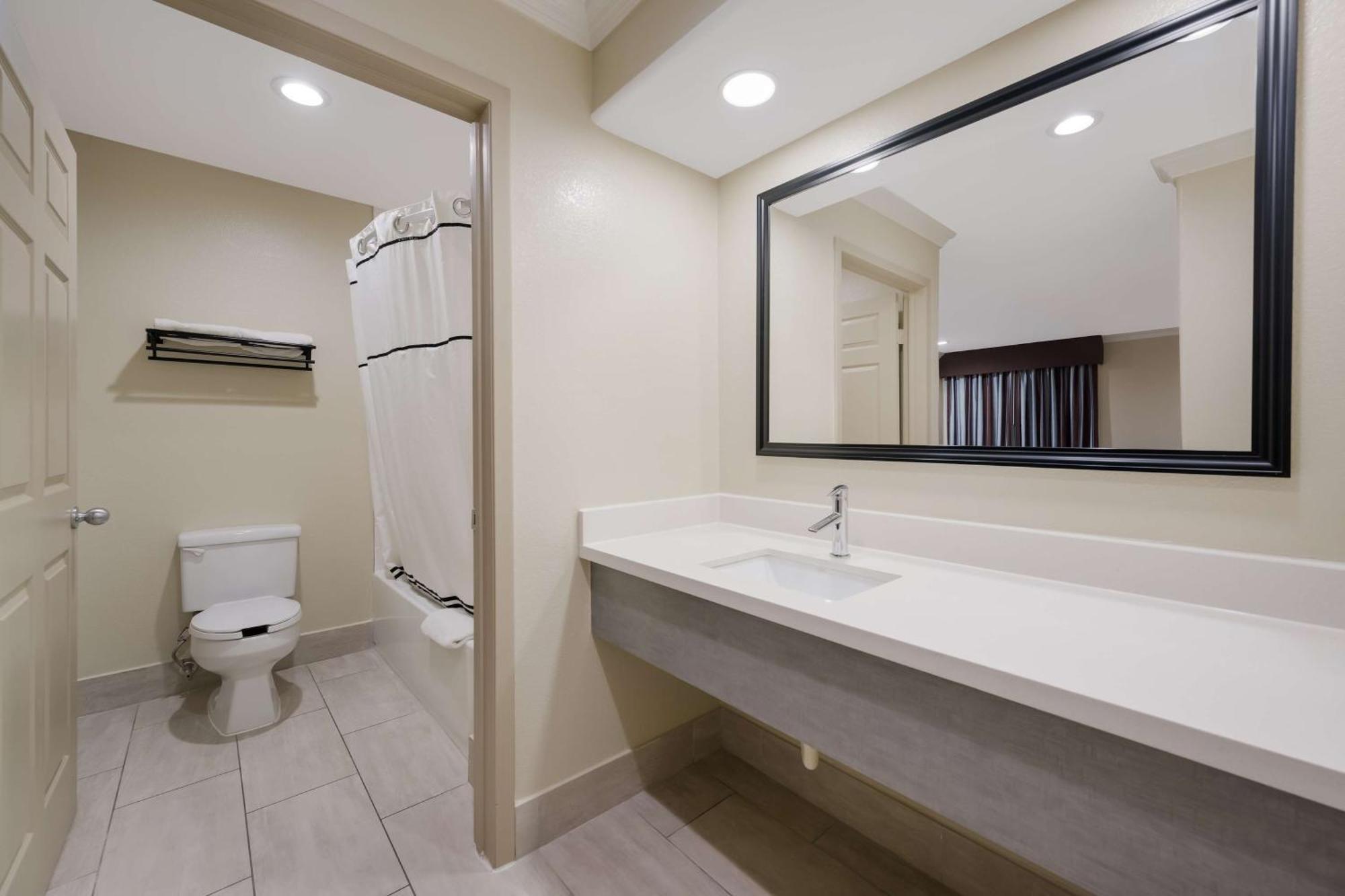Americas Best Value Inn Houston Heights At I-45 Buitenkant foto