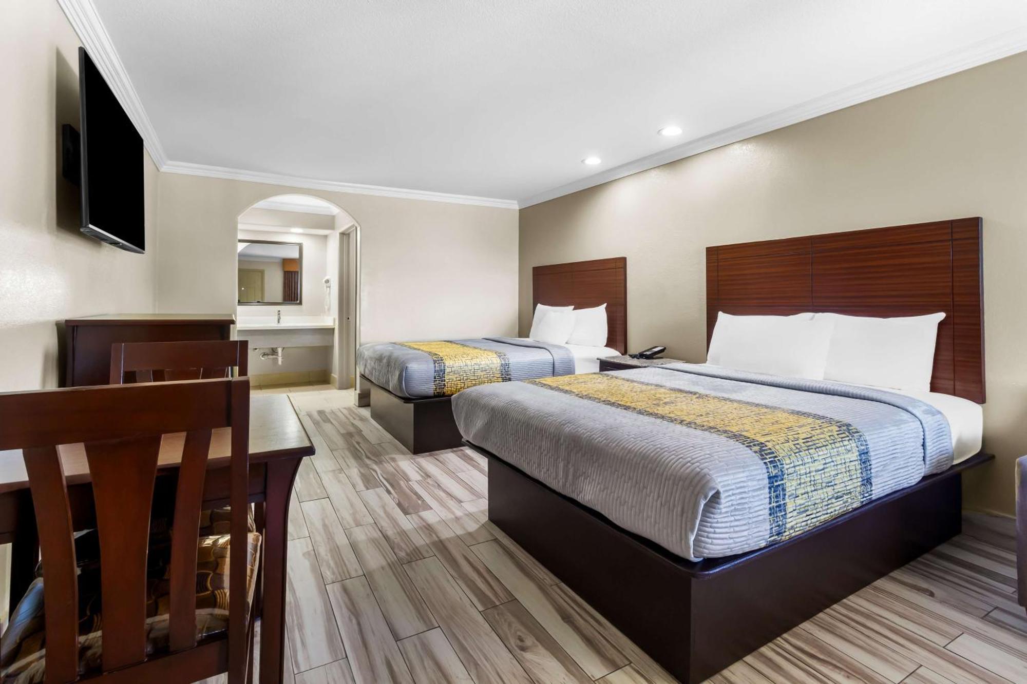 Americas Best Value Inn Houston Heights At I-45 Buitenkant foto