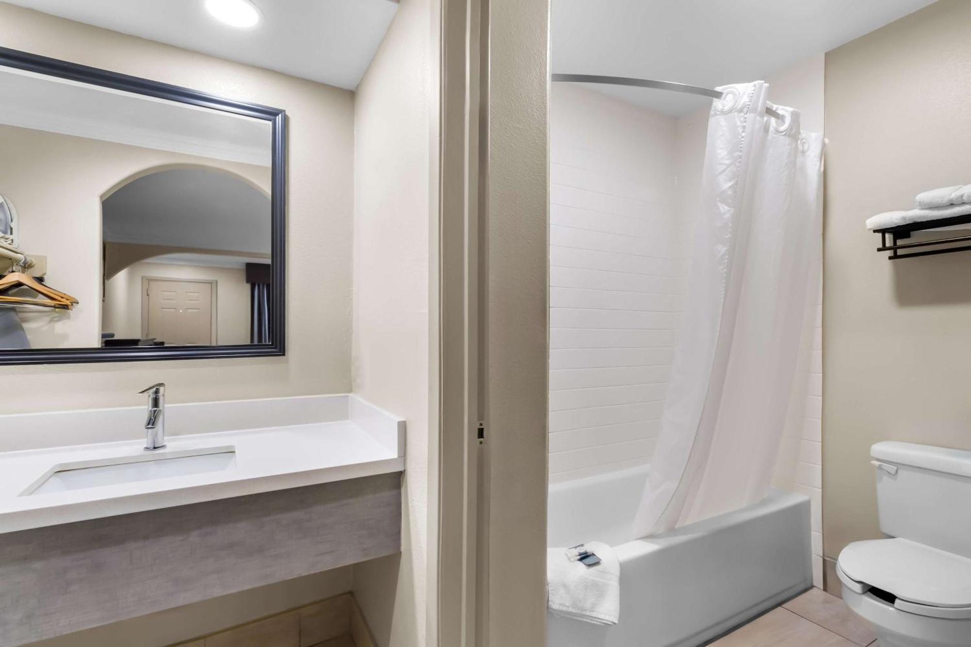 Americas Best Value Inn Houston Heights At I-45 Buitenkant foto