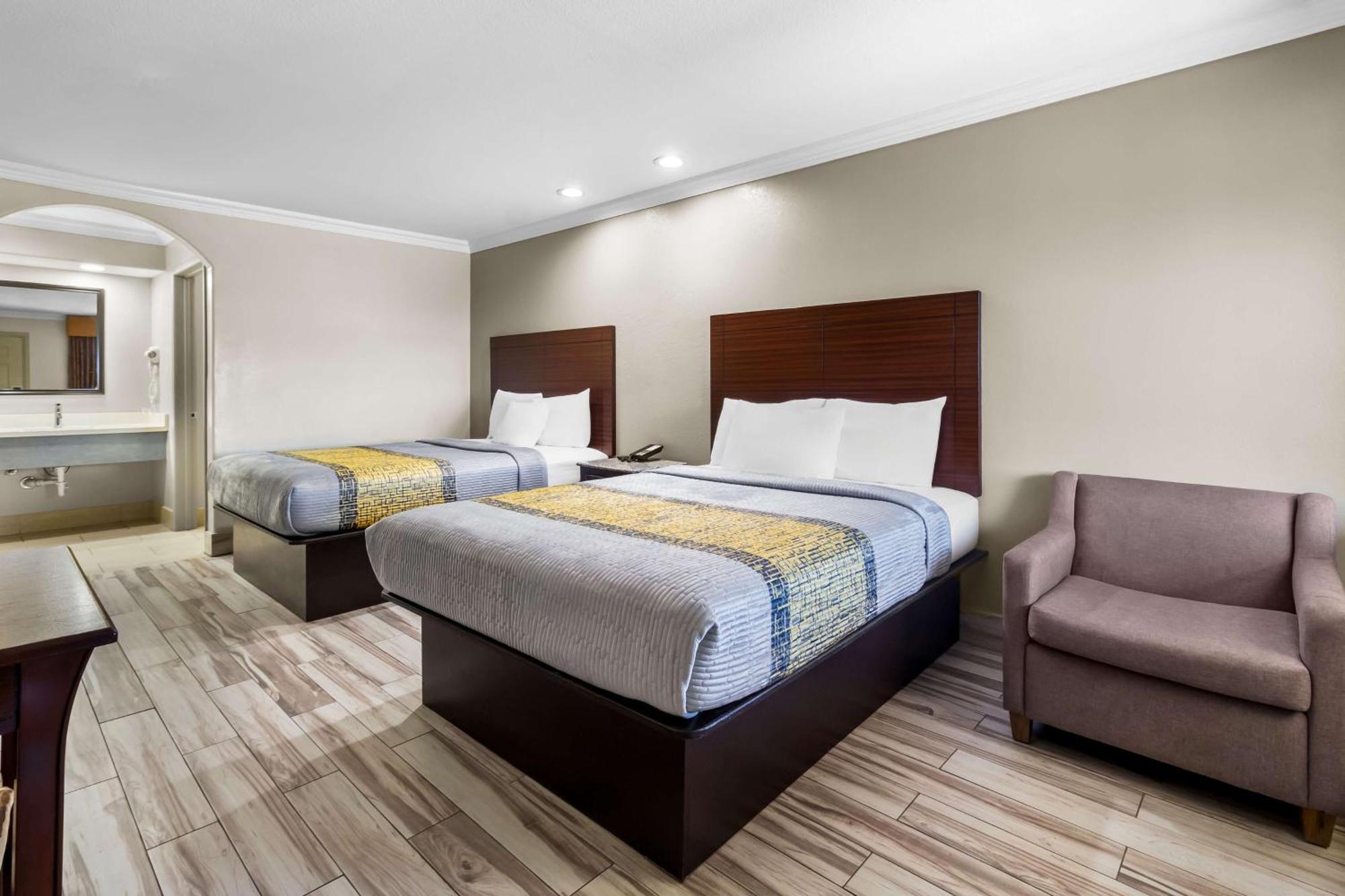 Americas Best Value Inn Houston Heights At I-45 Buitenkant foto