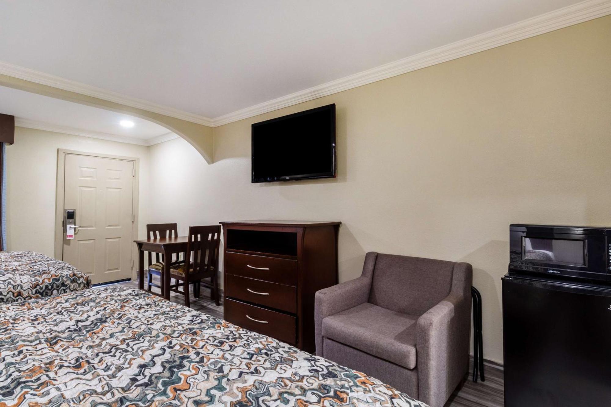 Americas Best Value Inn Houston Heights At I-45 Buitenkant foto