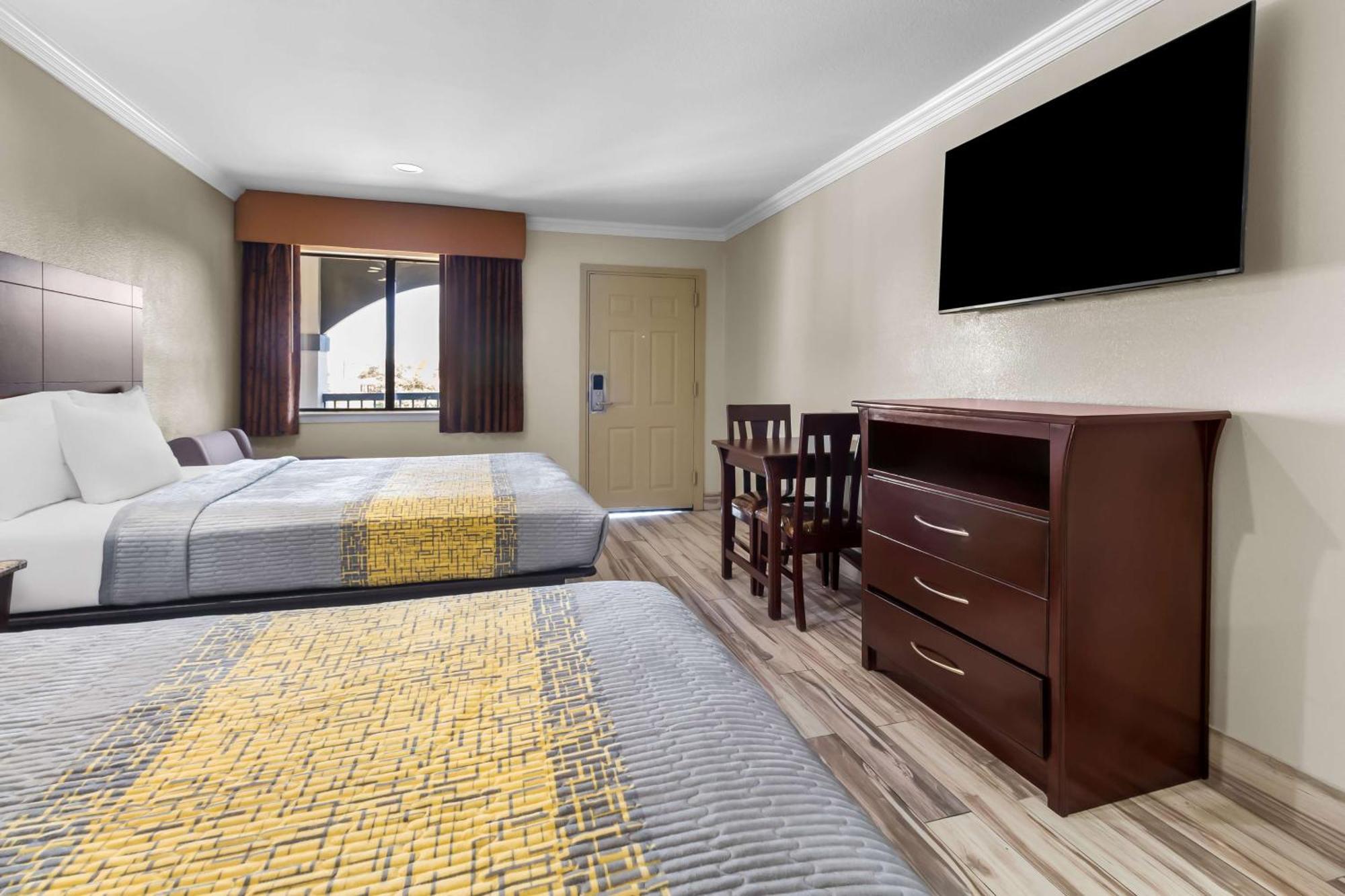 Americas Best Value Inn Houston Heights At I-45 Buitenkant foto