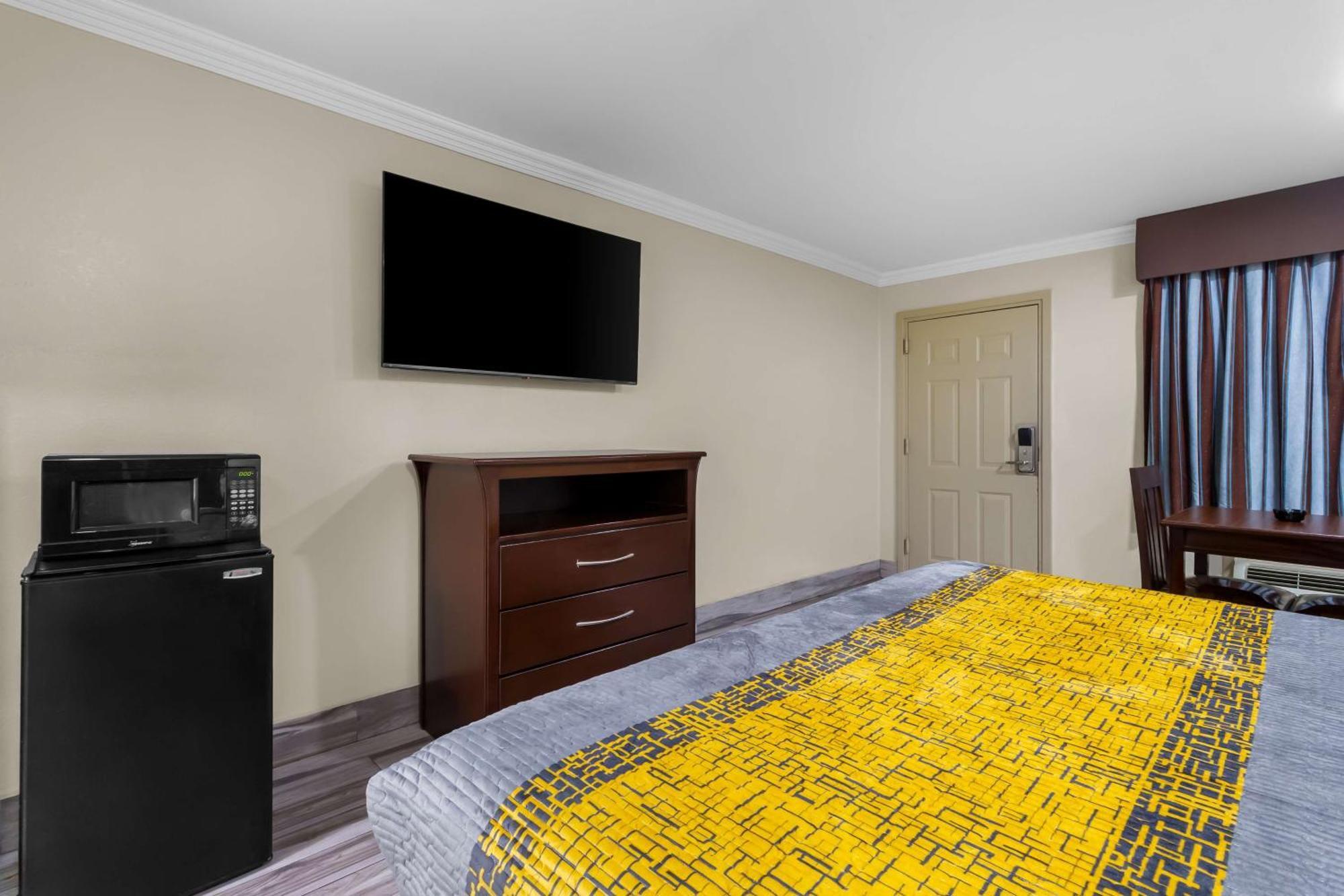 Americas Best Value Inn Houston Heights At I-45 Buitenkant foto