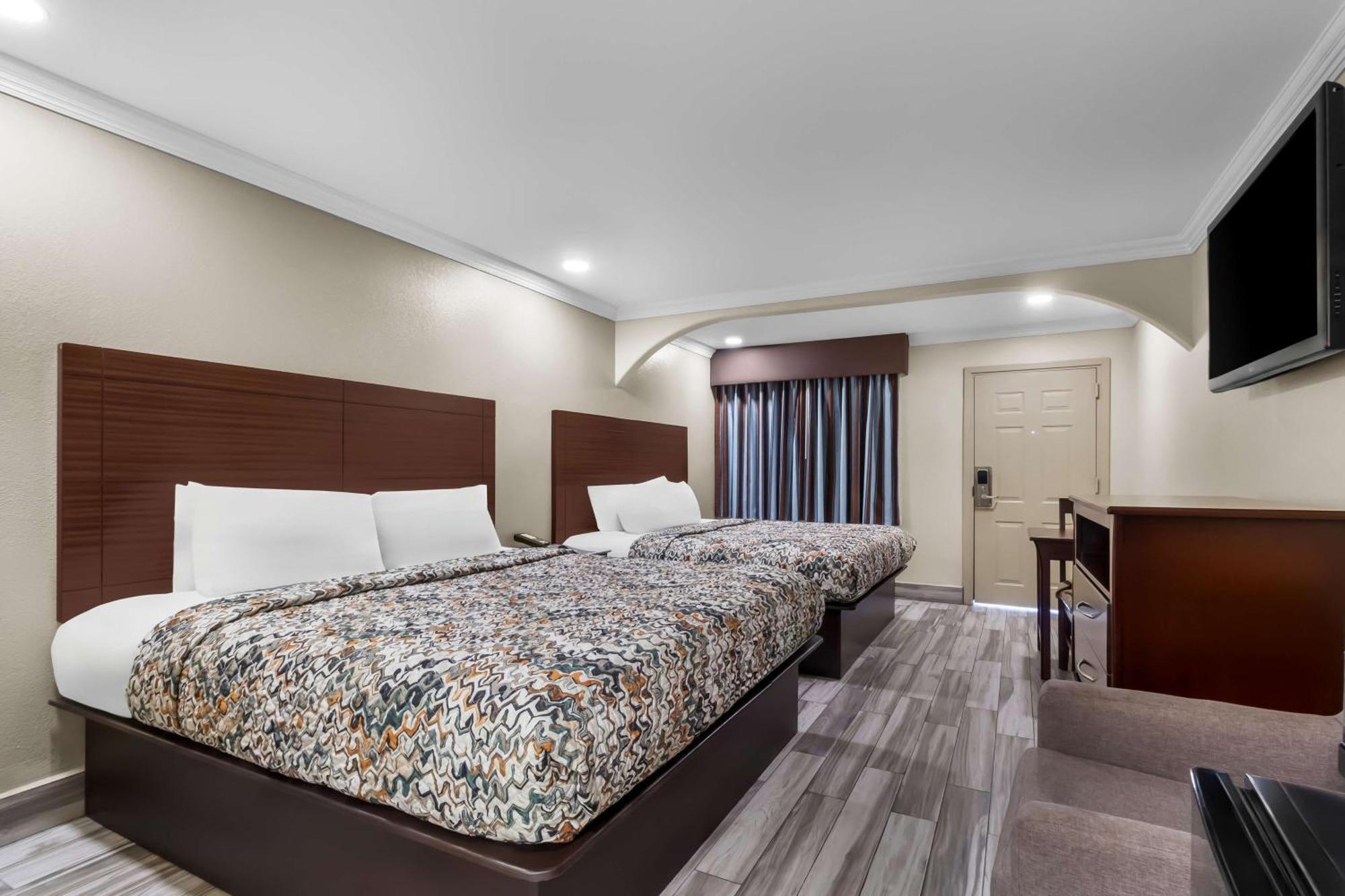 Americas Best Value Inn Houston Heights At I-45 Buitenkant foto