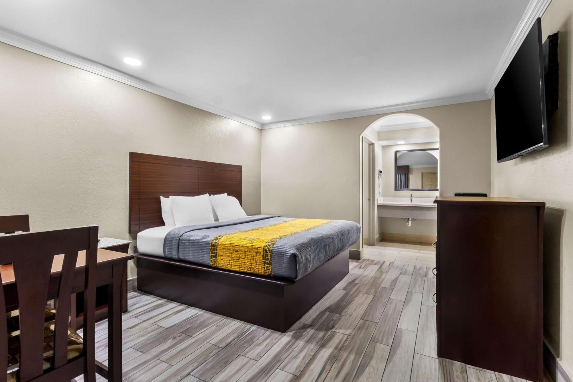 Americas Best Value Inn Houston Heights At I-45 Buitenkant foto