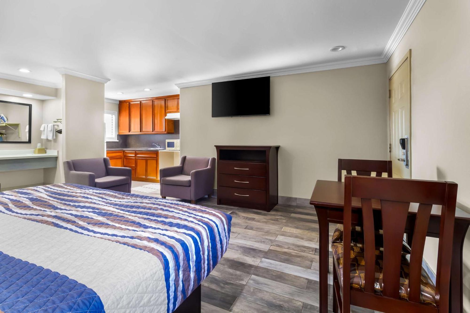 Americas Best Value Inn Houston Heights At I-45 Buitenkant foto