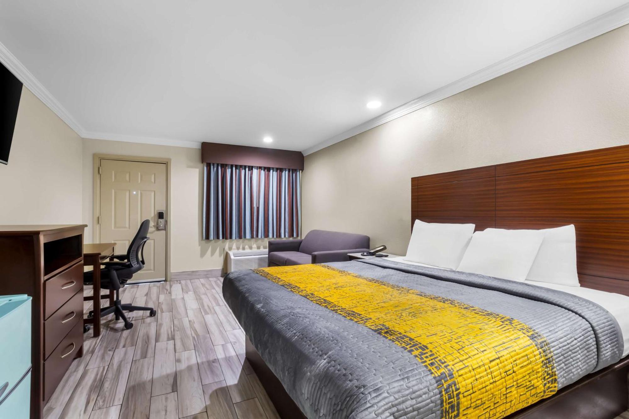 Americas Best Value Inn Houston Heights At I-45 Buitenkant foto