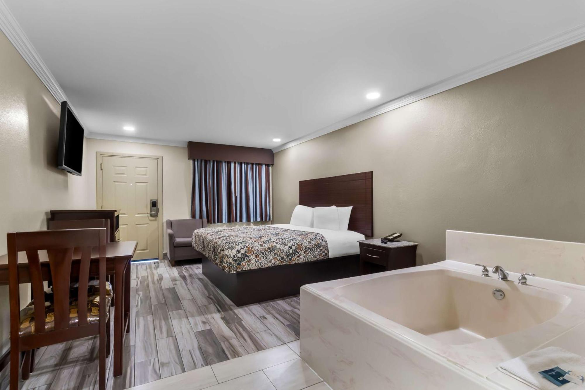Americas Best Value Inn Houston Heights At I-45 Buitenkant foto