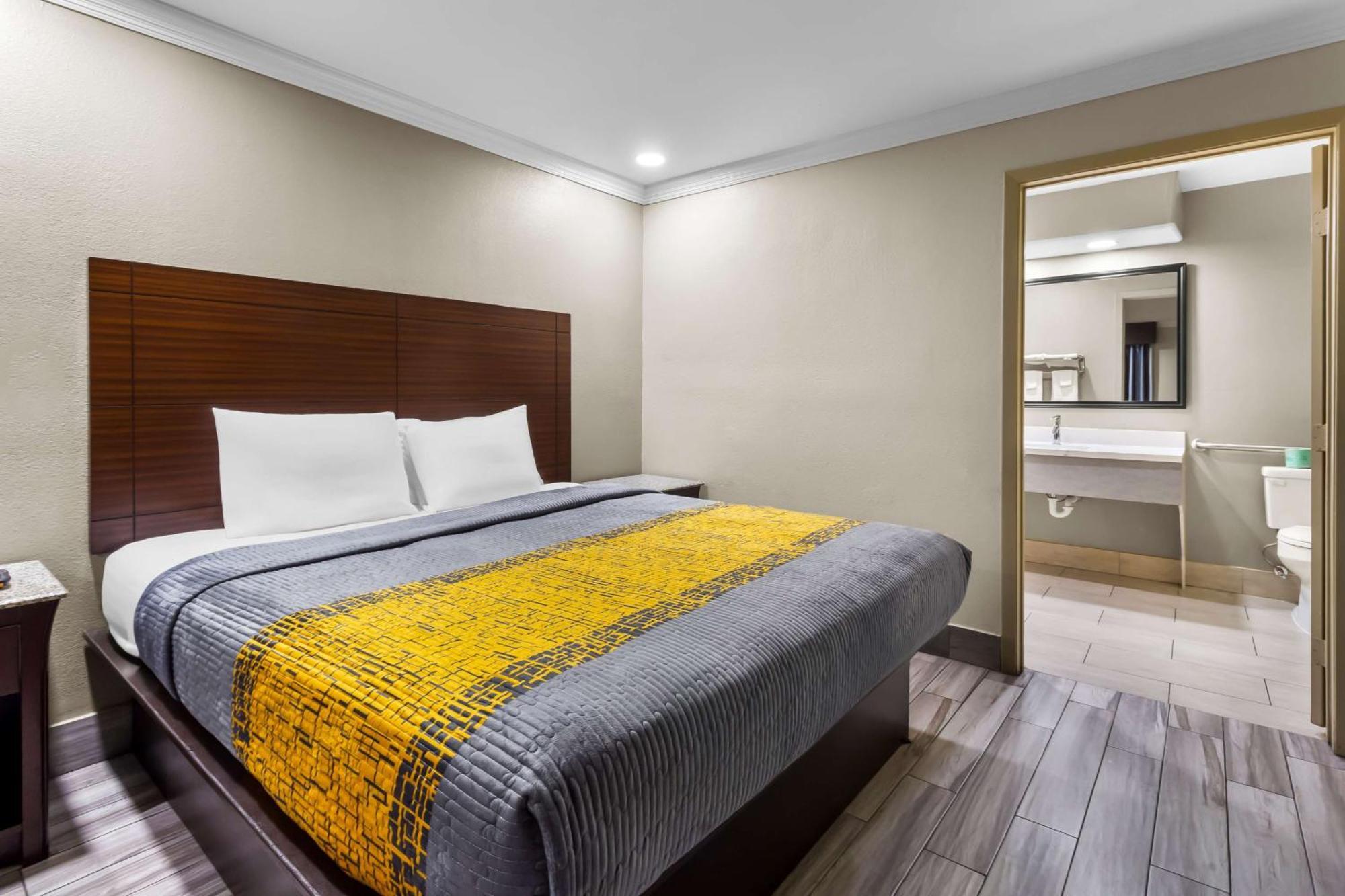 Americas Best Value Inn Houston Heights At I-45 Buitenkant foto