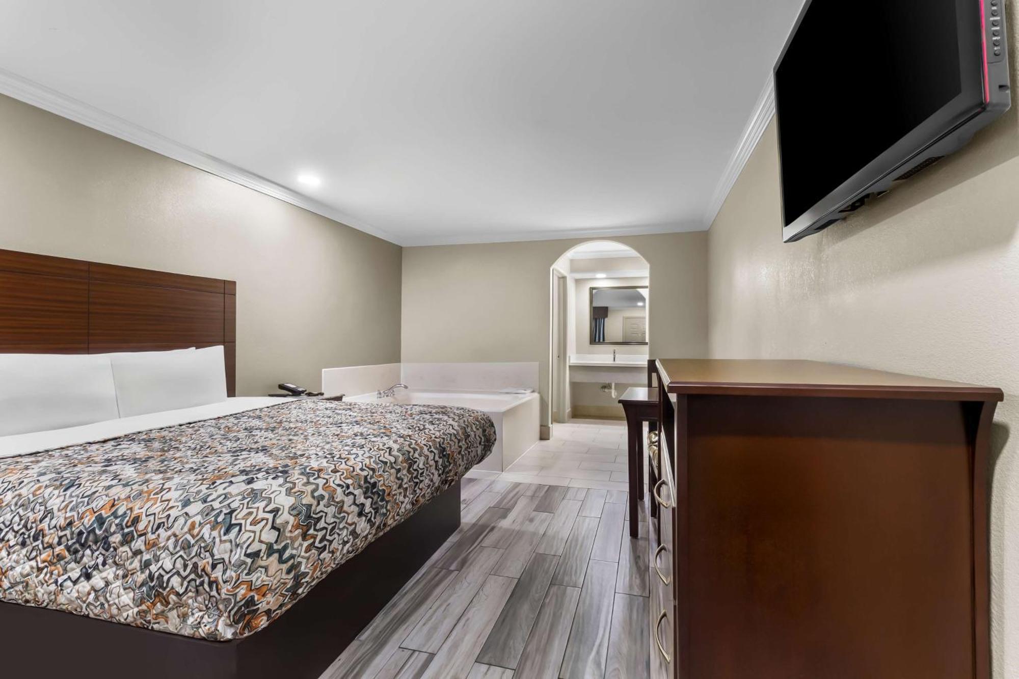 Americas Best Value Inn Houston Heights At I-45 Buitenkant foto