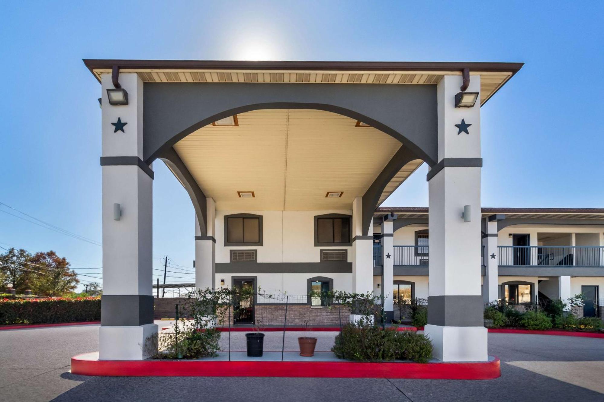 Americas Best Value Inn Houston Heights At I-45 Buitenkant foto
