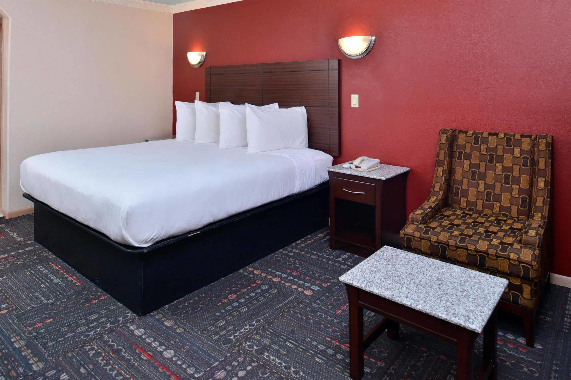 Americas Best Value Inn Houston Heights At I-45 Buitenkant foto