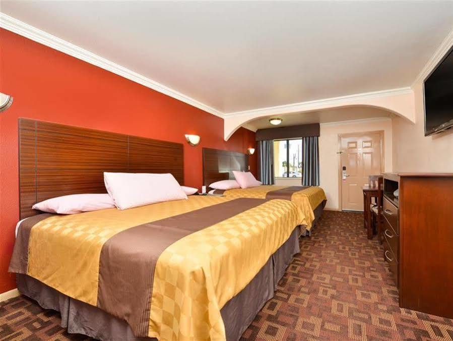 Americas Best Value Inn Houston Heights At I-45 Buitenkant foto